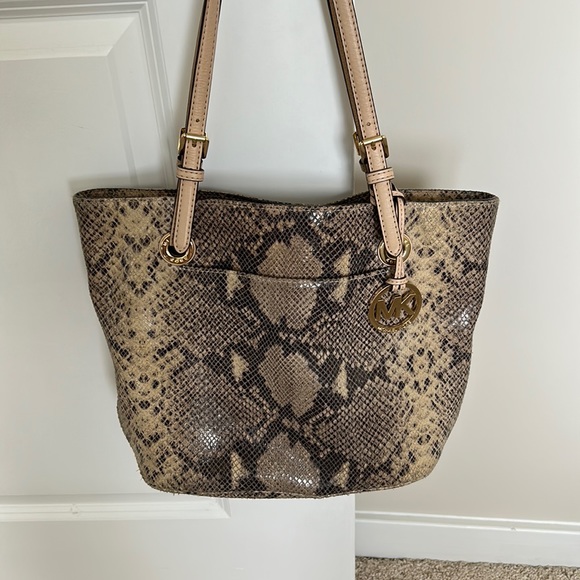 Michael Kors Handbags - Michael Kors Purse